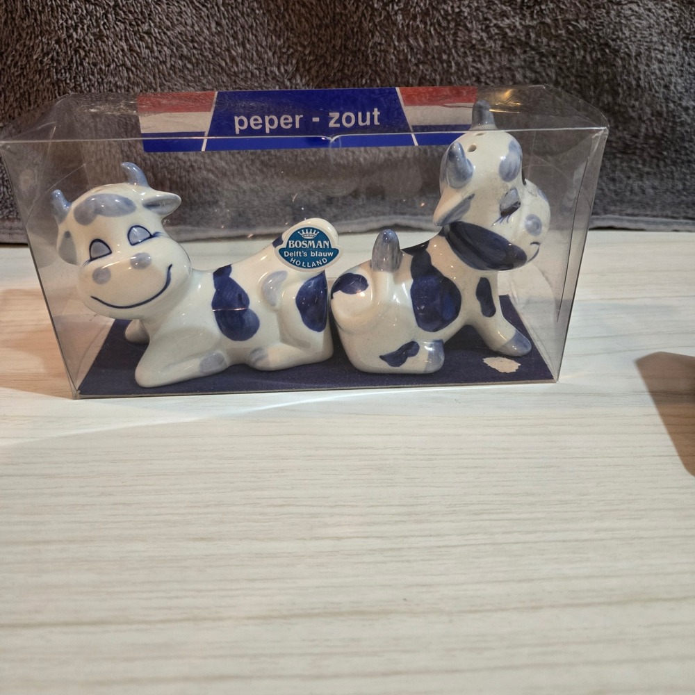 Bosman Delft's Blauw Holland Cow Salt and Pepper Shakers Blue White Ceramic Set